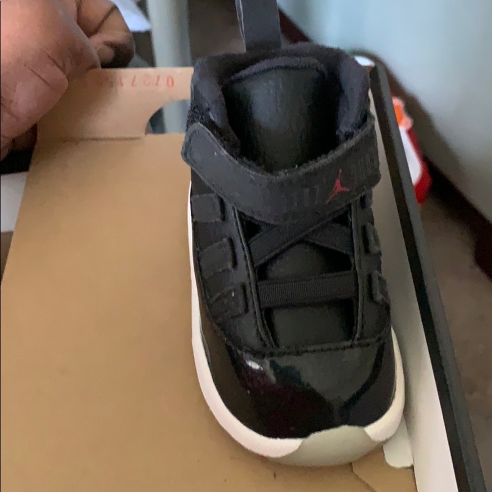 Black infant Jordan 11 retro BT shoes